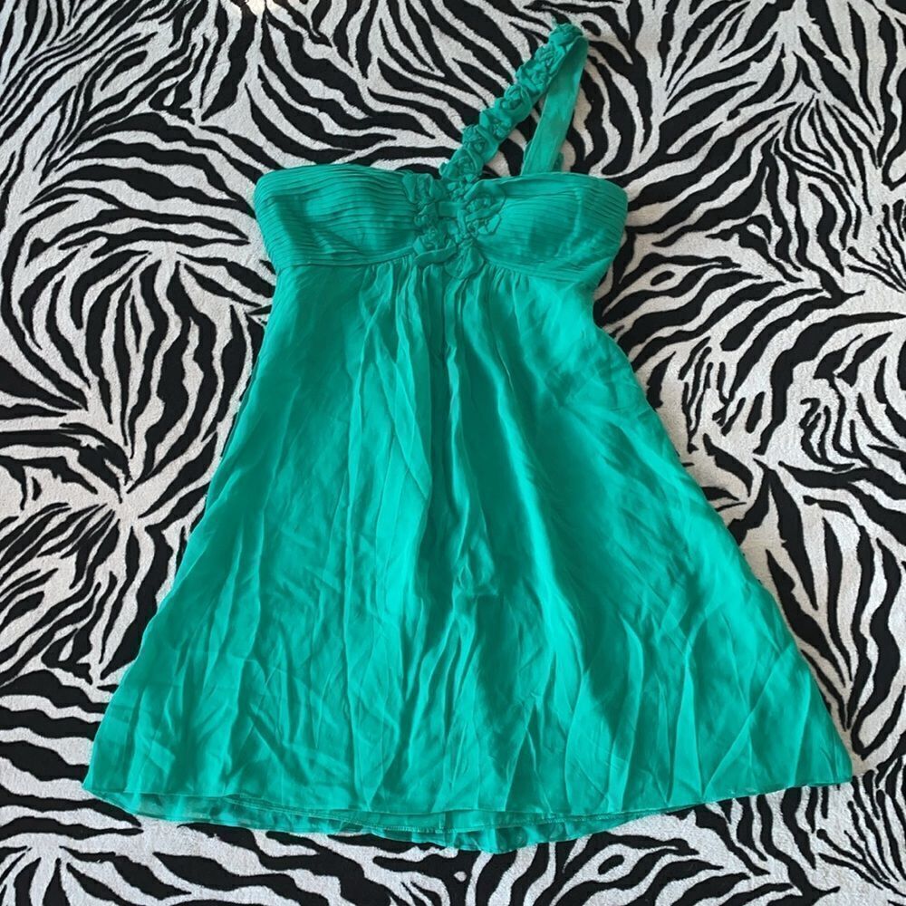 BCBG maxazaria emerald green asymmetrical one shoulder ruffle silk mini dress